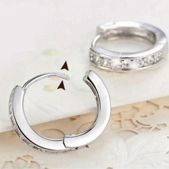Elegant Silver Small Hoop Earrings Zirconia Stones New in a Black box Gift idea - Picture 5 of 8
